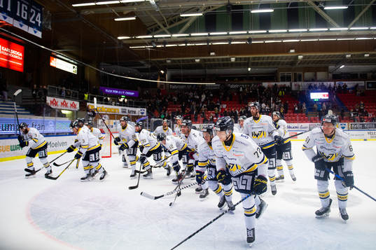HV71 jublar mot supportar