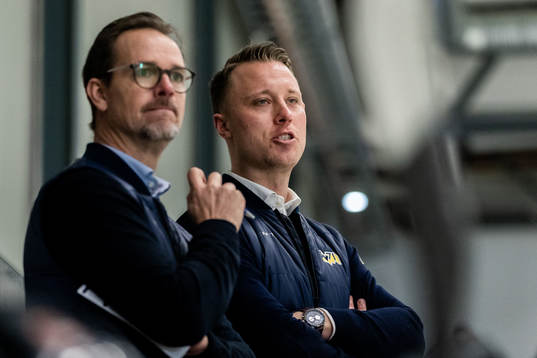 s assisterande tränare Peter Hammarström och tränare