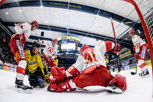 Västerås Filip Karlsson oroar framför Troja/Ljungbys