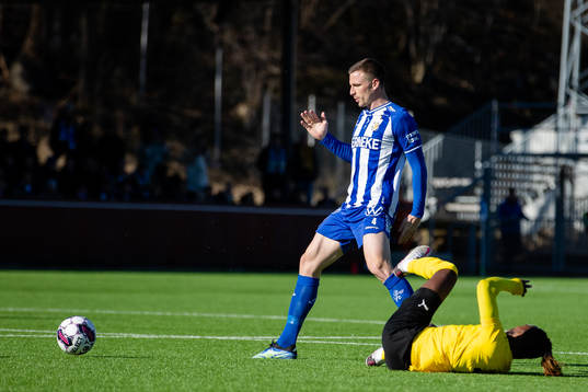 IFK Göteborgs Calle Johansson och Mjällbys Mamudu Moro