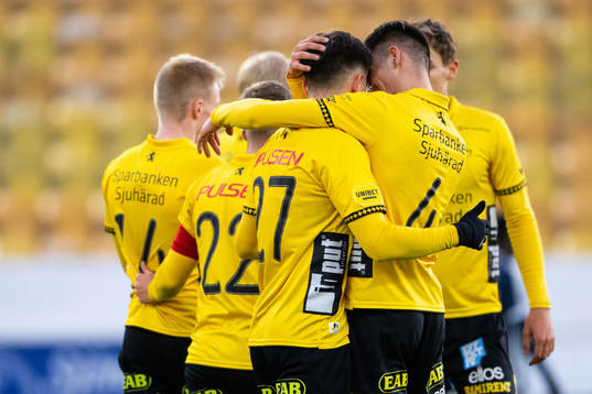Elfsborgs spelare jublar efter 1-0 av Oscar Aga