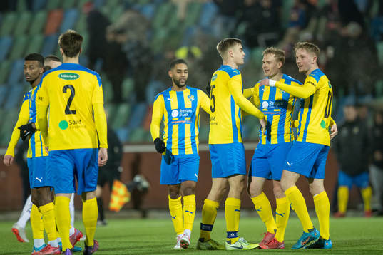 Spelarna i Eskilsminne jublar
