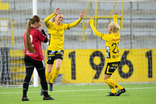 Elfsborgs Matilda Ståhlbom Karlsson och Tea Skoglund jublar efter 1-0