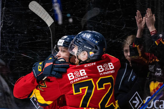 Djurgårdens Fredrik Forsberg och William Eklund jublar