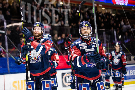 Linköpings Jonas Junland och Craig Shira jublar