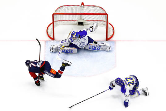 Mål 1-0 av Linköpings Robert Lantosi förbi Leksands