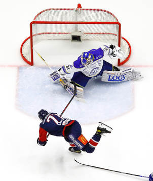 Mål 1-0 av Linköpings Robert Lantosi förbi Leksands