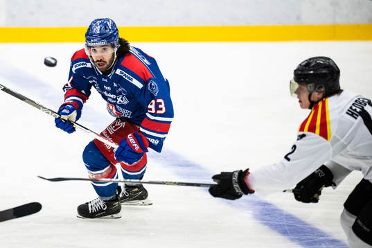 Oskarshamns Cameron Brace och Brynäs Tom Hedberg