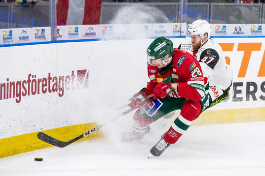 Frölundas Johan Sundström och Malmö Redhawks Joakim Ryan