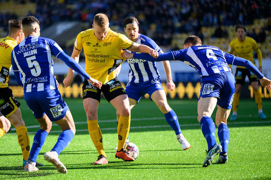 Elfsborgs Per Frick mot IFK Göteborgs Alexander Jallow och