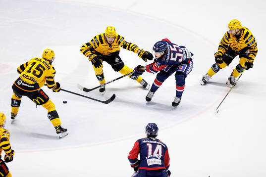 Linköpings Max Lindroth mot Skellefteås Melker Karlsson,