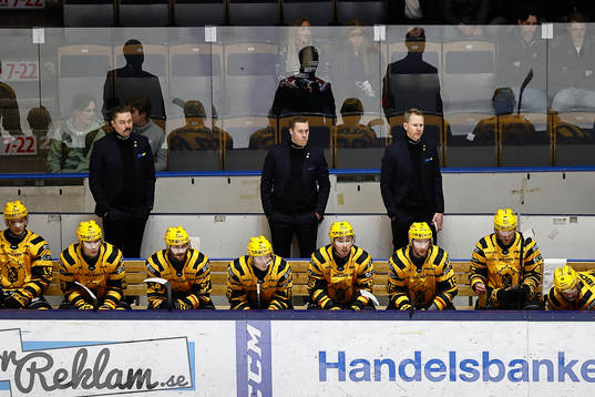 Skellefteås bås med tränare Robert Ohlsson