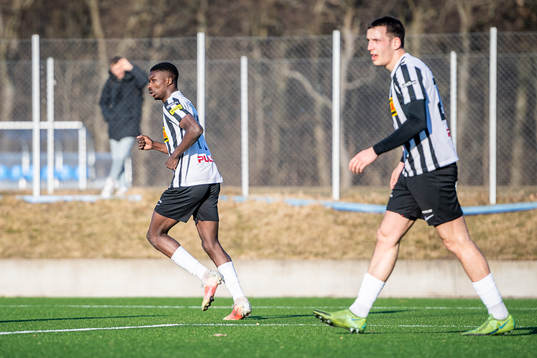 Landskronas Ousmane Diawara jublar med Viktor Ekblom efter 2-1