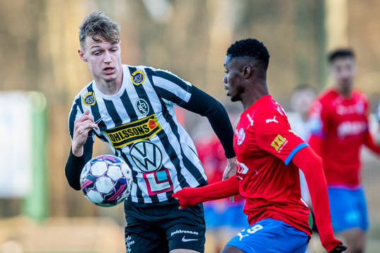 Landskronas Isak Sjögren och Helsingborgs Joseph Amoako