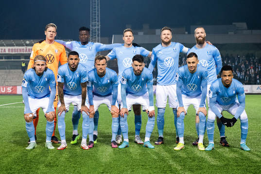 Malmö FFs målvakt Johan Dahlin, Malik Abubakari, Niklas Moisander, Lasse Nielsen, Jo Inge Berget, Sebastian Nanasi, Sergio Pena, Eric Larsson, Erdal Rakip, Veljko Birmancevic och Martin Olsson