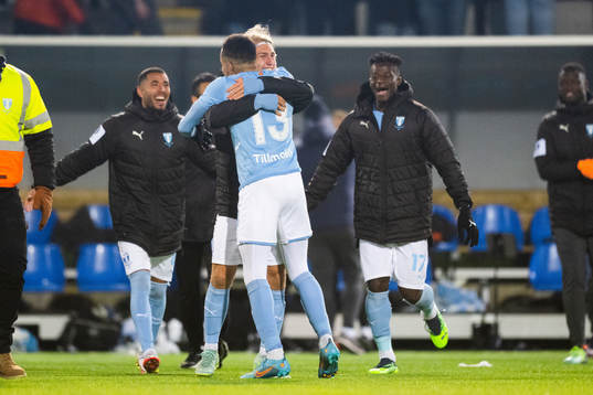 Malmö FFs Martin Olsson och Sebastian Nanasi jublar