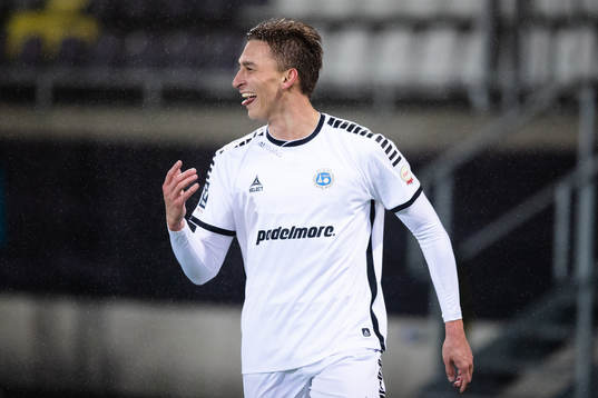 Utsiktens Wilhelm Nilsson jublar efter sitt 1-2 mål