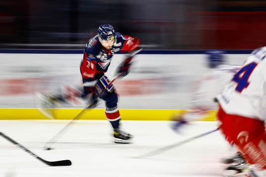 uLinköpings Robert Lantosi nder ishockeymatchen i SHL