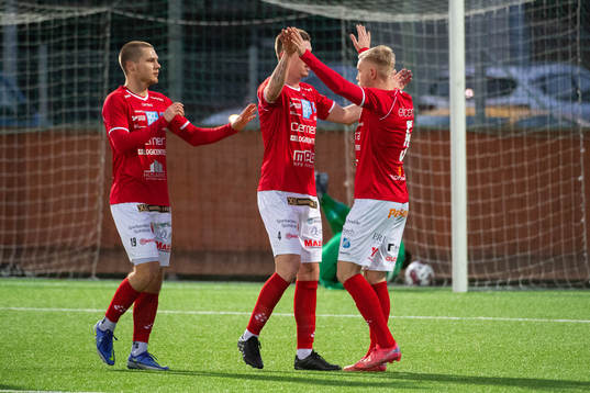 Norrbys Fredrik Lundgren jublar efter 0-1