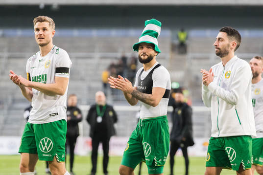 Hammarbys Richard Magyar, Mohanad Jeahze och Nahir Besara jublar