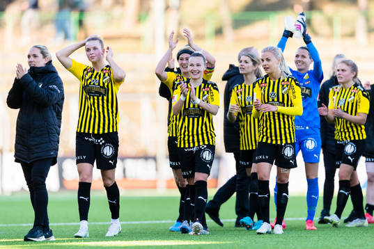 Häckens spelare jublar