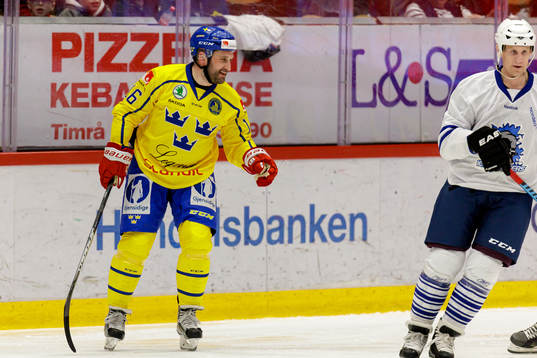 Tre kronor legends Per Hallin jublar