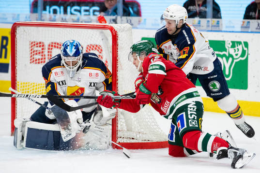 Djurgårdens målvakt Mantas Armalis räddar ett avslut