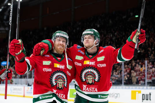 Frölundas Jens Olsson och Mattias Norlinder jublar