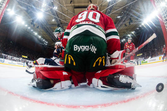 Djurgårdens Sebastian Strandberg gör 1-1 bakom Frölundas