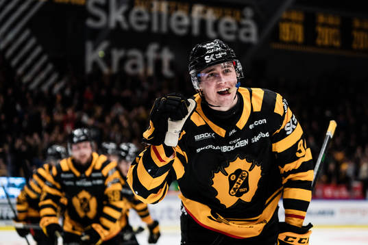 Skellefteås Linus Karlsson jublar