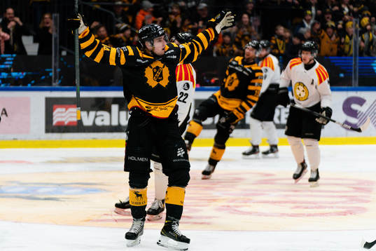 Skellefteås Linus Karlsson jublar