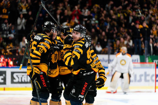 Skellefteås Linus Karlsson jublar