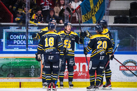 Södertäljes Albert Sjöberg jublar