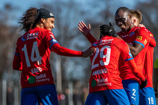 Helsingborgs Adam Kaied, Joseph Amoako och Ravy Tsouka-Dozi jublar efter 3-0