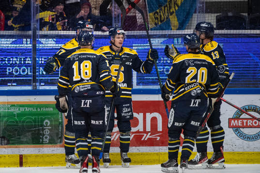 Södertäljes Albert Sjöberg jublar