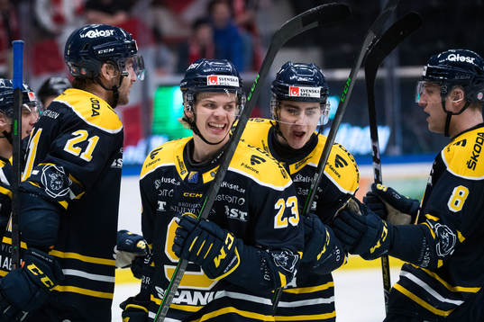 Södertäljes Albert Sjöberg jublar