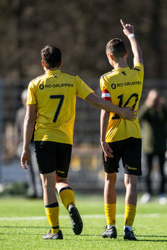 Elfsborgs Dion Rujkovci och Erdion Svarqa jublar
