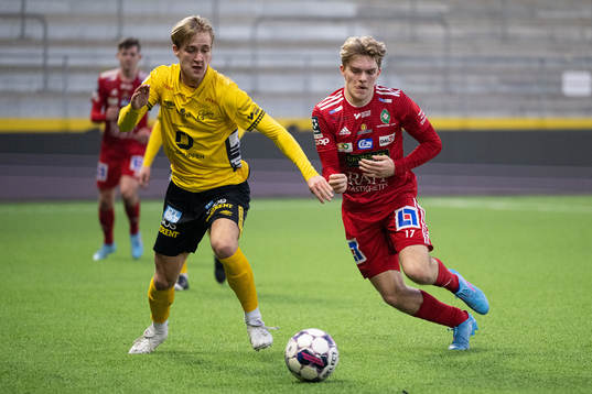 Elfsborgs Adam Johansson och Skövdes Samuel Glad