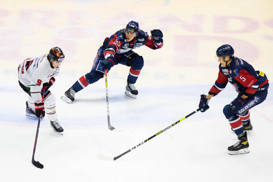 Örebros Nicholas Halloran och Linköpings Max Lindroth och