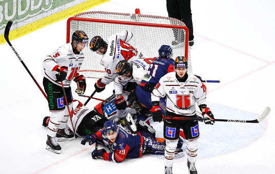 Mål 1-0 av liggande Linköpings Patrick Russell