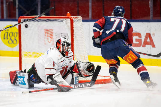 Linköpings Robert Lantosi gör 4-0 på Örebros målvakt