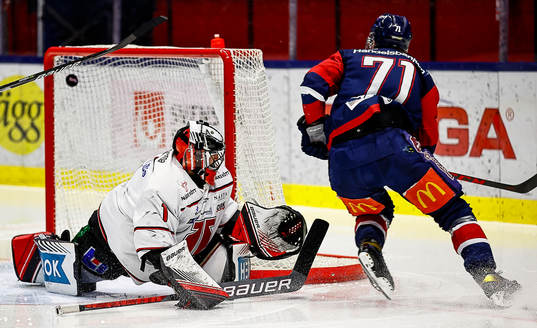 Mål 4-0 av Linköpings Robert Lantosi förbi Örebros