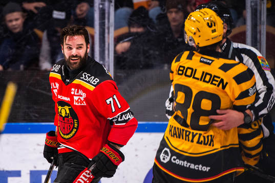 Luleås Linus Fröberg och Skellefteås Jayce Hawryluk