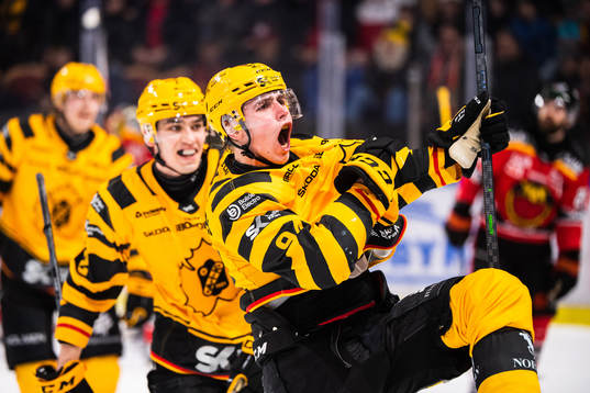 Skellefteås Linus Karlsson jublar