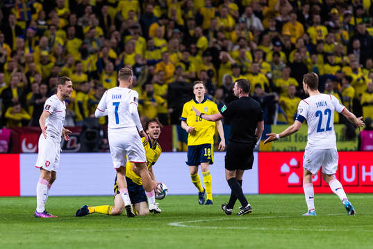 Jan Kuchta and Antonin Barak with Albin Ekdal of Sweden