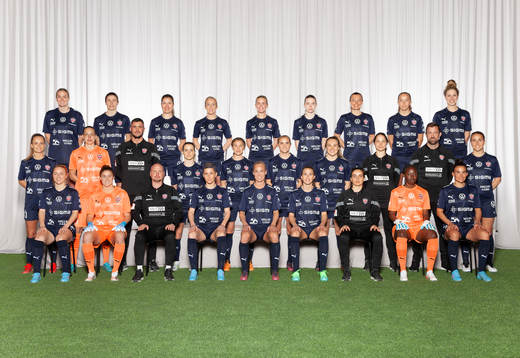  Stefanie Sanders, Bianca Schmidt, Loreta Kullashi, Mia Persson, Olivia Lindstedt, Bea Sprung, Olivia Welin, Athinna Persson Lundgren, Rebecca Knaak. Mittenledet från vänster: Frederikke Thøgersen, Somea Polozen, Fysioterapeut Suad Mujković, Jelena Čanković, Jessica Wik, Ria Öling, Fiona Brown, Assisterande tränare Ieva Cederström, Målvaktstränare Kenneth Mattsson, Gudrún Arnardóttir. Sittande från vänster: Mimmi Larsson, Teagan Micah, Assisterande tränare Joel Kjetselberg, Olivia Schough, Caroline Seger, Emma Berglund, Huvudtränare Renée Slegers, Angel Mukasa, Katrine Veje.