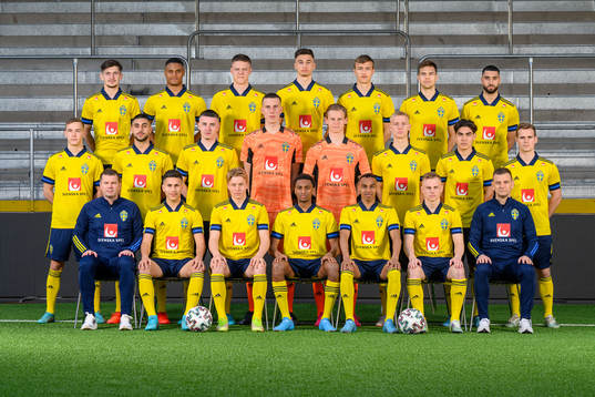 Bla gjennom flere bilder av Fotboll, U21, Sverige, Lagbild och porträtt