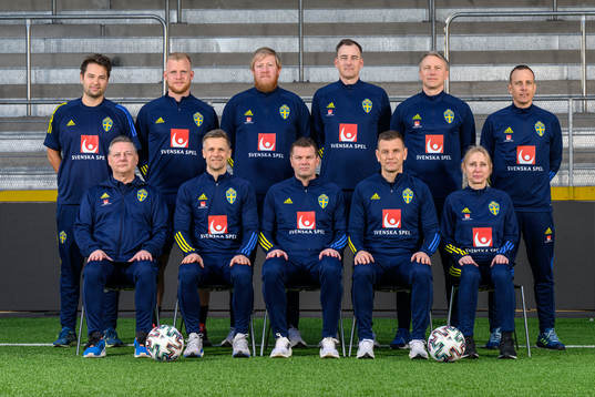 Sveriges ledare poserar på en gruppbild