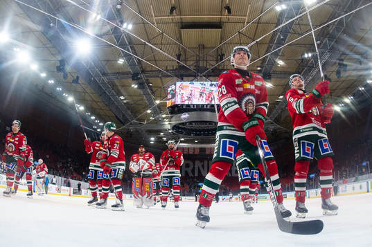 Frölundas Johan Sundström och Filip Johansson jublar
