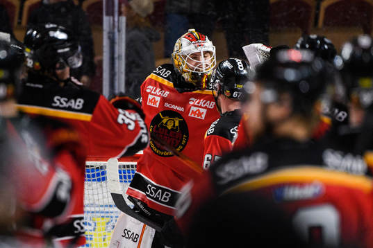 Luleås målvakt Jesper Wallstedt jublar